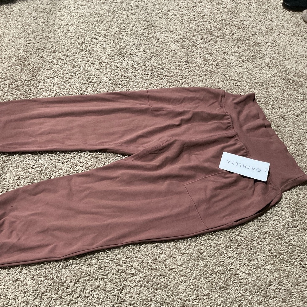 Brand new Athleta salutation jogger in powervita